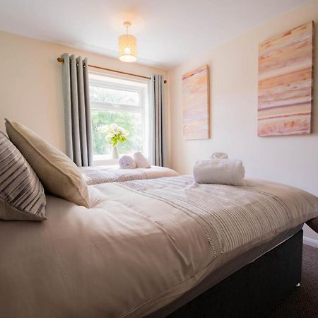 3-Bedroom House With Garden, Conservatory, In Centre Of ウスター エクステリア 写真