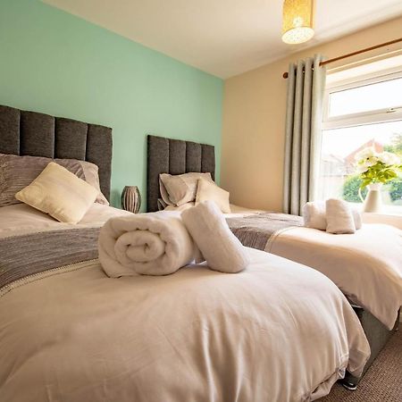 3-Bedroom House With Garden, Conservatory, In Centre Of ウスター エクステリア 写真