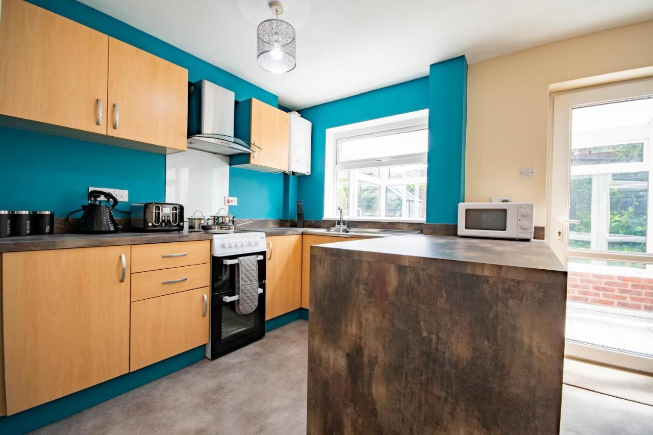 3-Bedroom House With Garden, Conservatory, In Centre Of ウスター エクステリア 写真