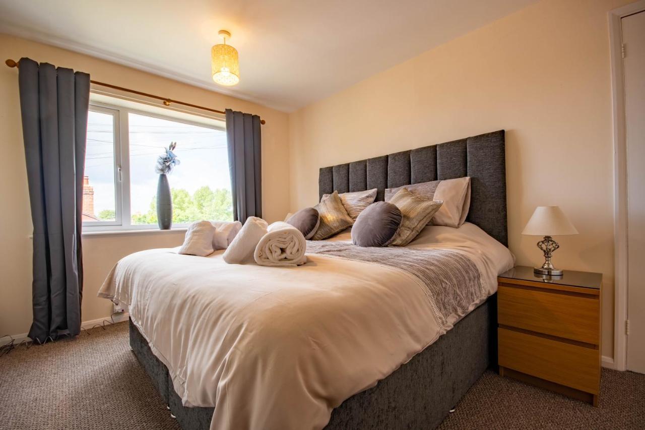 3-Bedroom House With Garden, Conservatory, In Centre Of ウスター エクステリア 写真