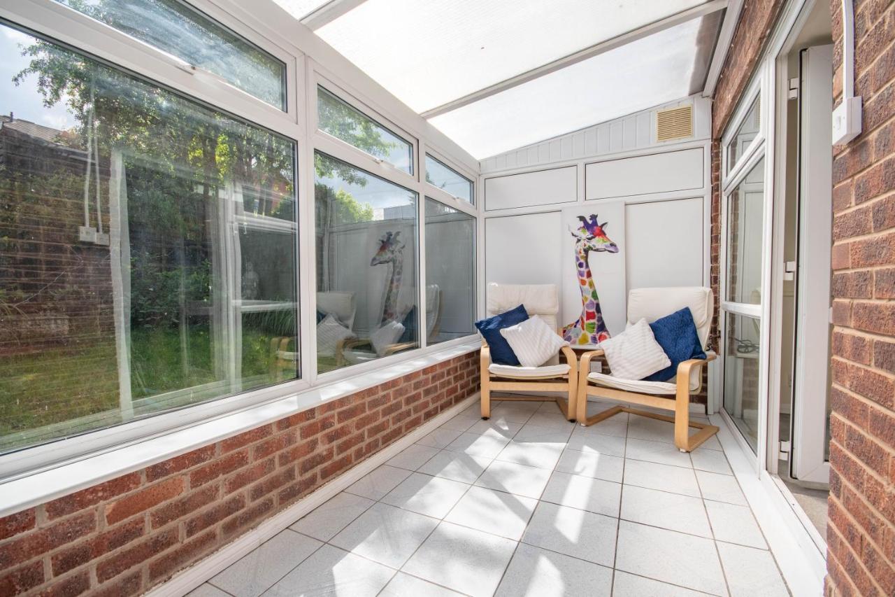 3-Bedroom House With Garden, Conservatory, In Centre Of ウスター エクステリア 写真