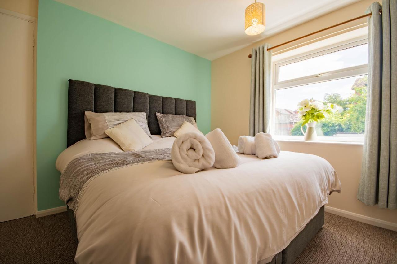 3-Bedroom House With Garden, Conservatory, In Centre Of ウスター エクステリア 写真